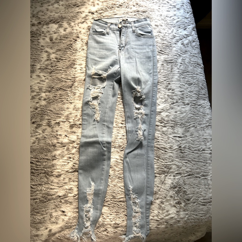 Distressed skinny jeans